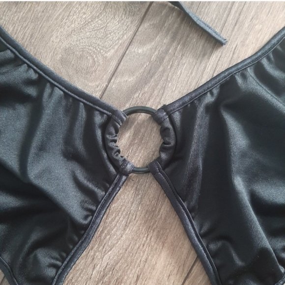 Sleek Black One-Piece Swimsuit for Effortless Elegance - Picture 3 of 4